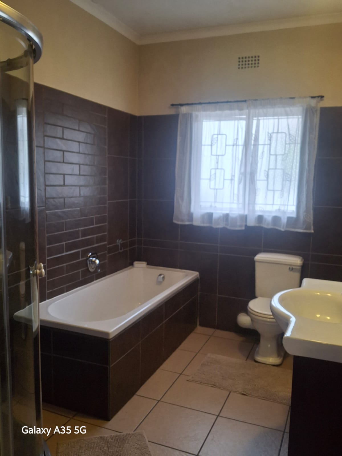 4 Bedroom Guest House photo 15