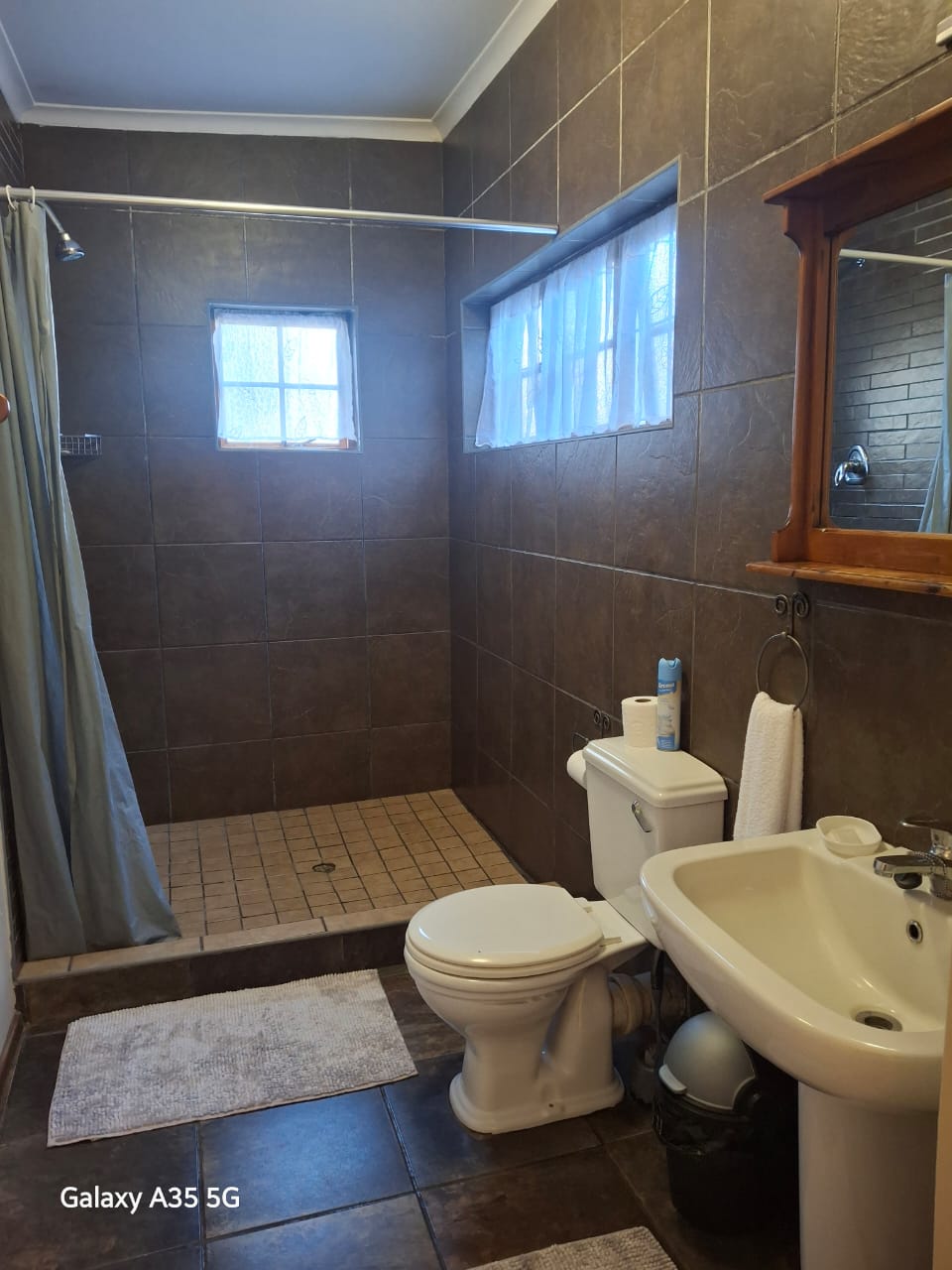 Two Bedroom 5 Sleeper photo 3